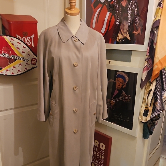 Burberry Jackets & Blazers - Burberry Camden Trench Coat for Women